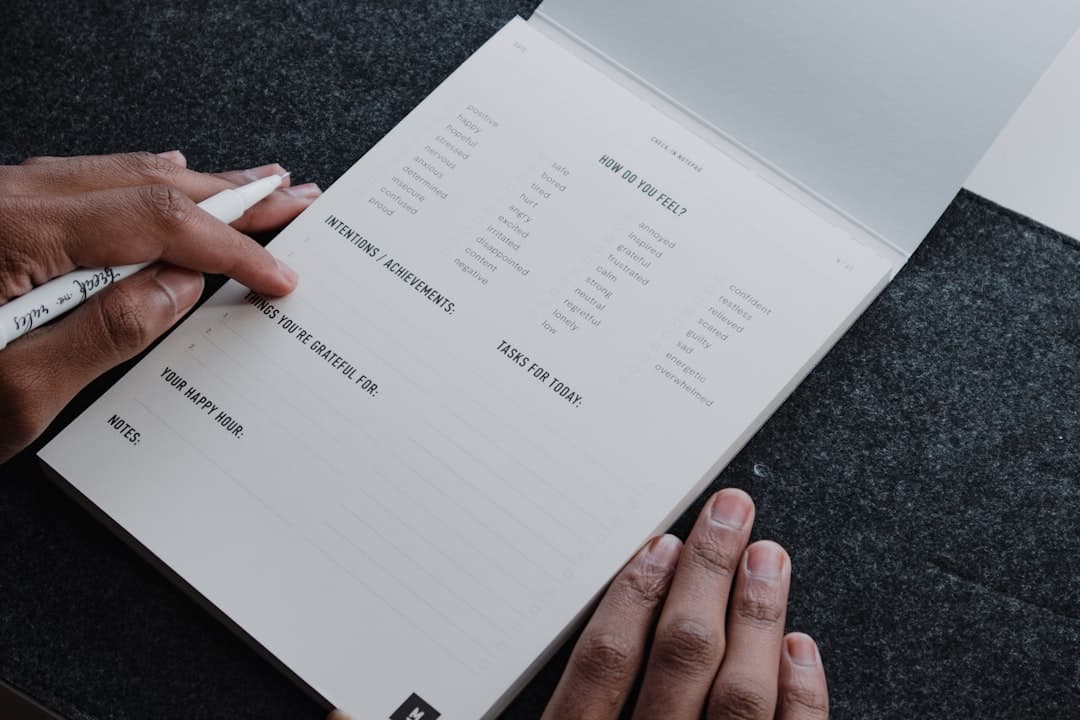 How to Build a Habit Tracker on iPhone Wallpaper
