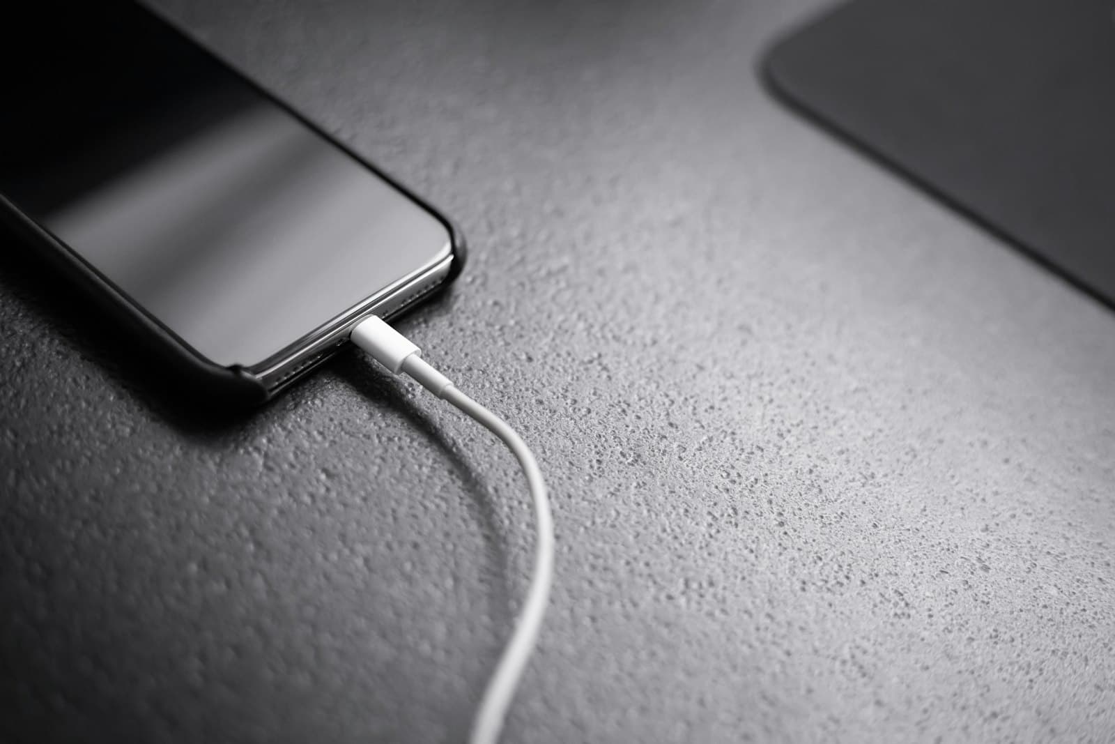iPhone StandBy Mode: 7 Productivity Setups Worth Trying