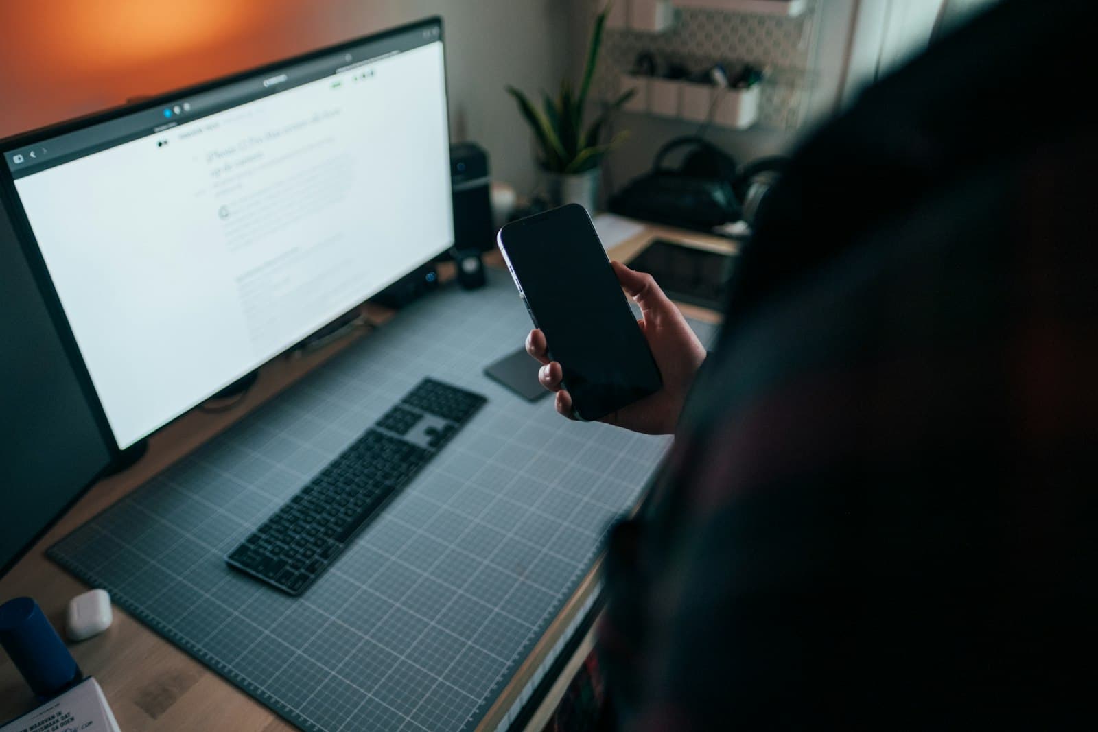 Todoist vs Wallpaper Reminders on iPhone: Which Actually Works?